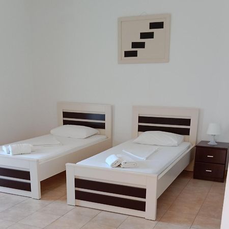 Hotel Villa Ruci คซามิล ภายนอก รูปภาพ